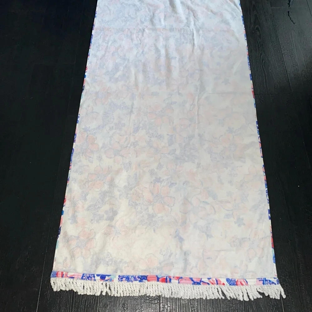 Lilly Pulitzer Beach Towel in Resort White Multi Color Party Like A Lobstar‎